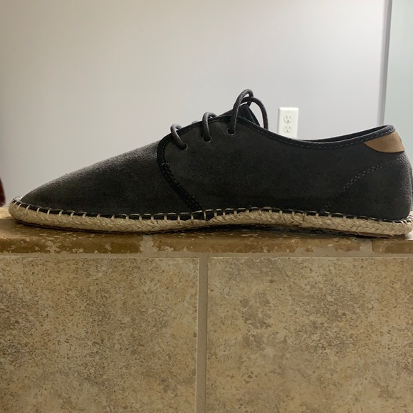 SOLD | TOMS shoes | 10% OFF LISTING - Picture 4 of 6